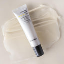 Prevents & treats hyperpigmentation